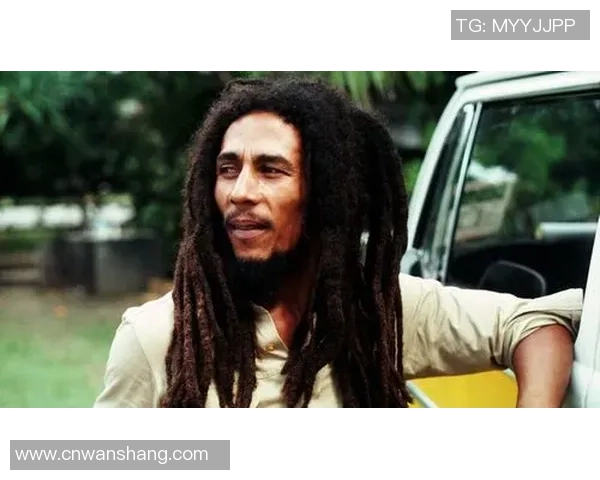 长发脏辫男足球星的魅力与个性解析他如何通过发型展现独特风格